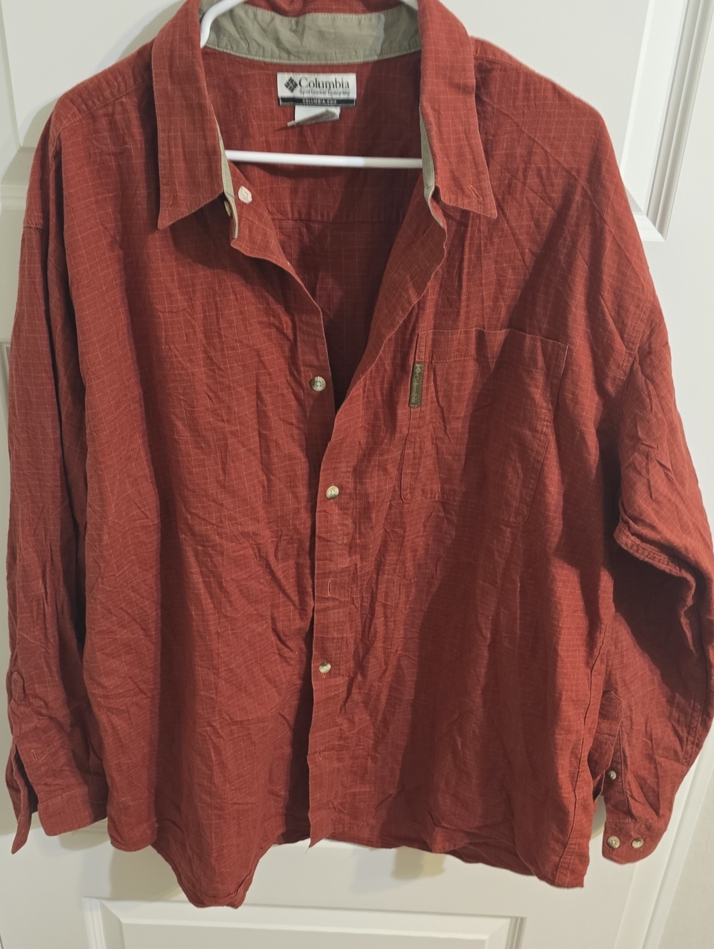 Columbia Men’s Button-Down Shirt in Rust